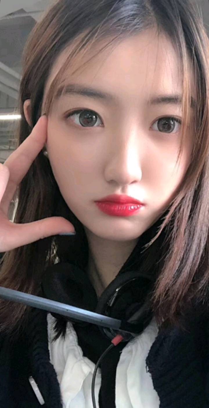 刚下水的性感白领，气质超有风范